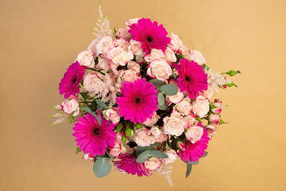 Las coloradas is pink flowers arrangement